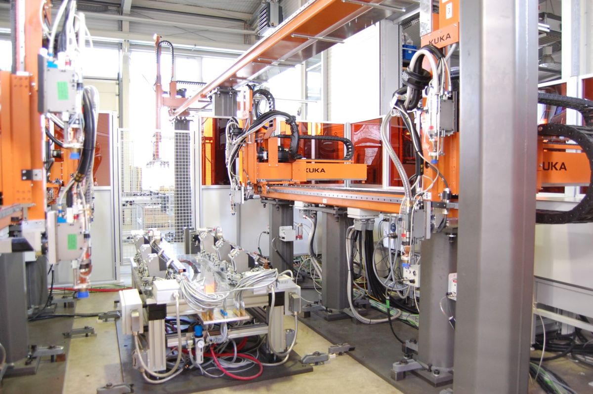 Anlagenbau für schlüsselfertige Kuka-Roboteranlage zum Widerstandsschweissen