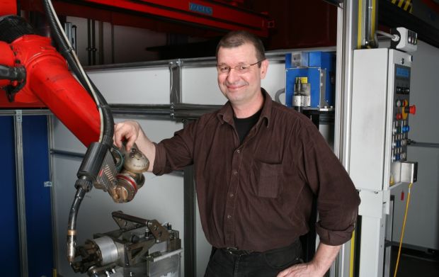 Programmierung und Service von Reis Roboteranlagen